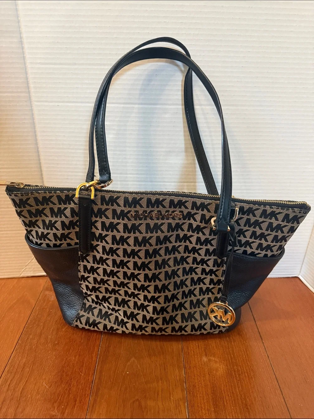 Michael Kors Bedford Large East/West Top Zip Tote Monogram Beige Black 15x10”